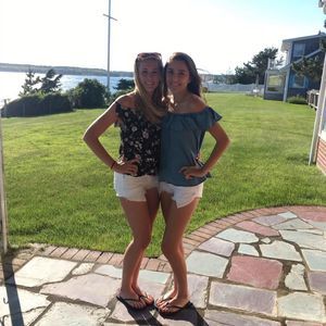 Meet your Posher, Olivia